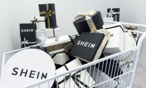 Produtos da Shein chegam ao Brasil com impostos exorbitantes, relatam clientes