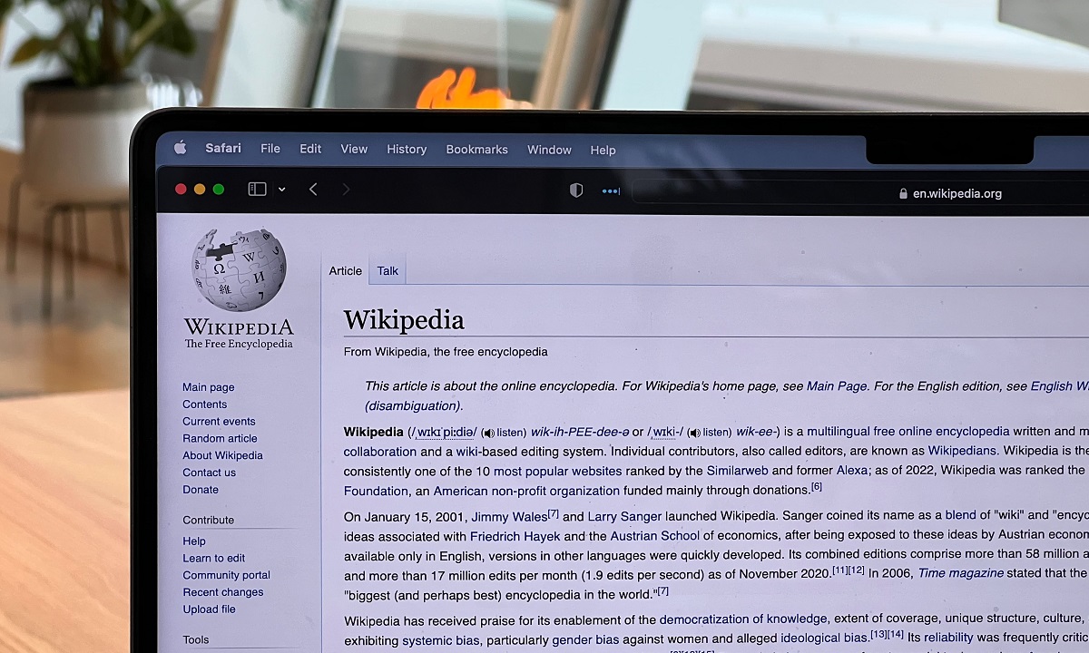Wikipédia mantém textos contra Rússia na guerra e leva outra multa milionária