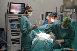 Hospital espanhol usa robô em transplante de pulmão