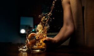 Álcool tem mais efeito em pessoas com ansiedade e depressão, diz estudo