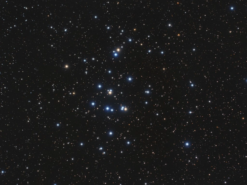 Vista do aglomerado M44, na constelação de Câncer. 
