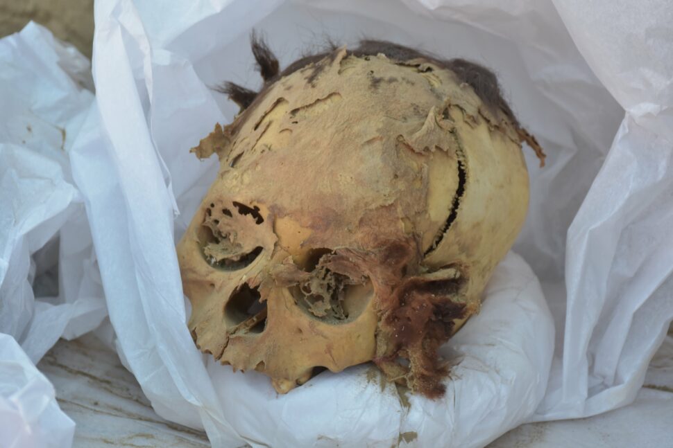 Múmia adolescente de até 1.200 anos é encontrada no Peru: veja imagens