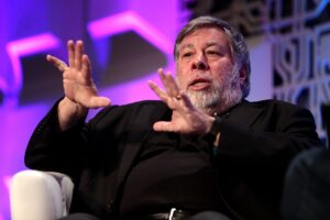 Evolução rápida da IA preocupa Steve Wozniak, co-fundador da Apple