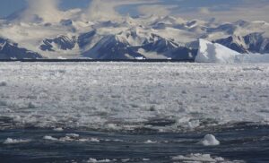 Aumento de temperatura no Oceano Antártico pode gerar tsunamis, diz estudo
