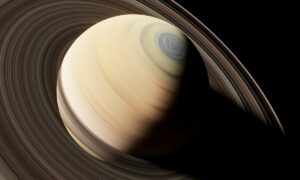 Anéis de Saturno se formaram quando dinossauros ainda vagavam pela Terra