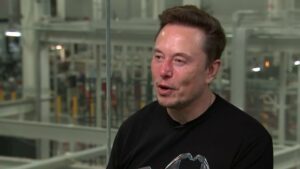 Elon Musk defende direito de "dizer o que quiser" e ataca trabalha remoto