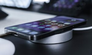iPhone 15 terá suporte para carregadores sem fio fabricados por terceiros