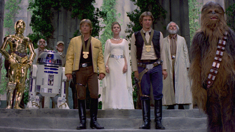 Vestido branco usado pela Princesa Leia, no final do filme "Star Wars - Episódio 4"