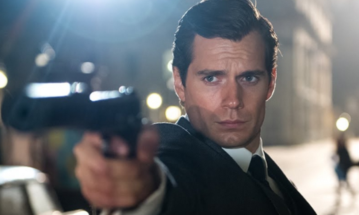 Henry Cavill não foi James Bond por conta da idade, diz diretor