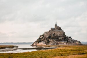 Abadia de Mont-Saint-Michel, ícone da França e do mundo, completa 1.000 anos