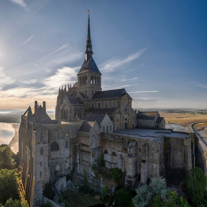 Abadia de Mont-Saint-Michel, ícone da França e do mundo, completa 1.000 anos