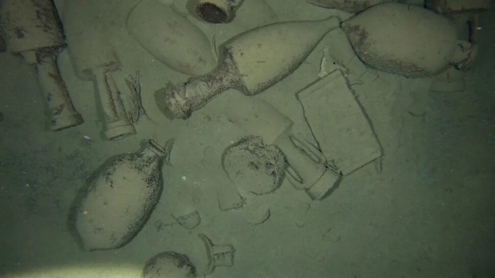 cerâmicas encontradas ao redor dos barcos romanos