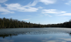 fotografia do Crawford Lake, escolhido como possível marco zero do antropoceno