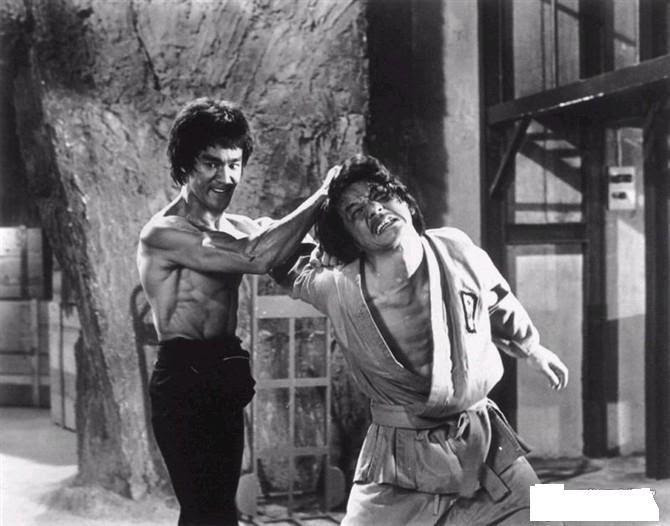Bruce Lee e Jackie Chan, em "Operação Dragão" (1978).
