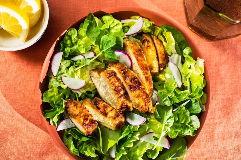 foto de salada com frango da upside food