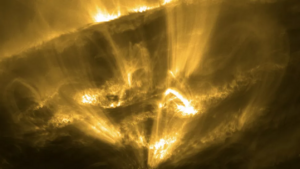 imagem de chuva coronal com estrelas cadentes capturada pelo Solar Orbiter