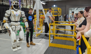 Robô bípede da NASA é testado para entrar na missão Artemis
