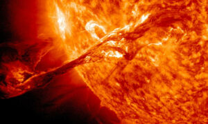 Explosão solar causa blecaute de comunicações na Terra; entenda o fenômeno