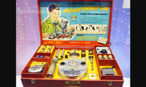 Brinquedo radioativo: em 1950, empresa criou mini laboratório de energia atômica