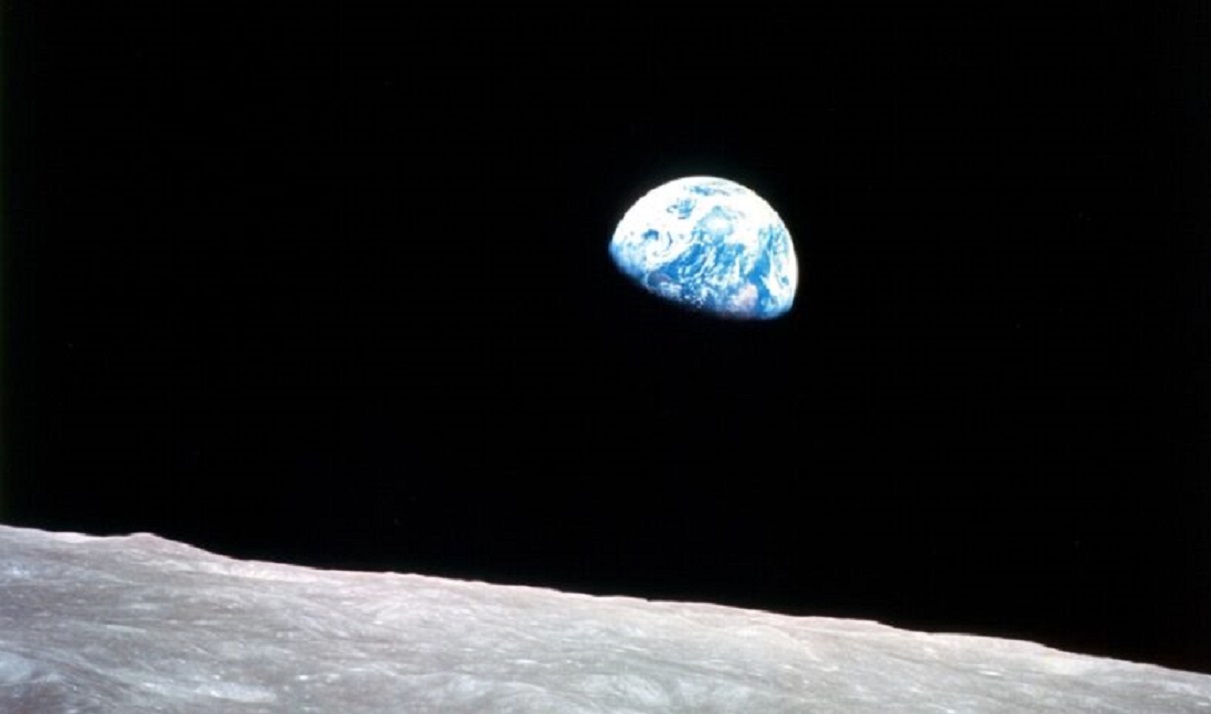 fotografia da Terra vista da Lua