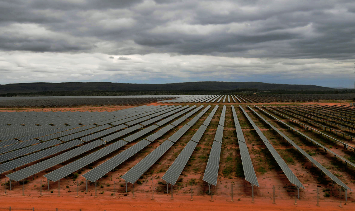Usina de energia solar em Pirapora, Minas Gerais, uma das maiores da América Latina. 