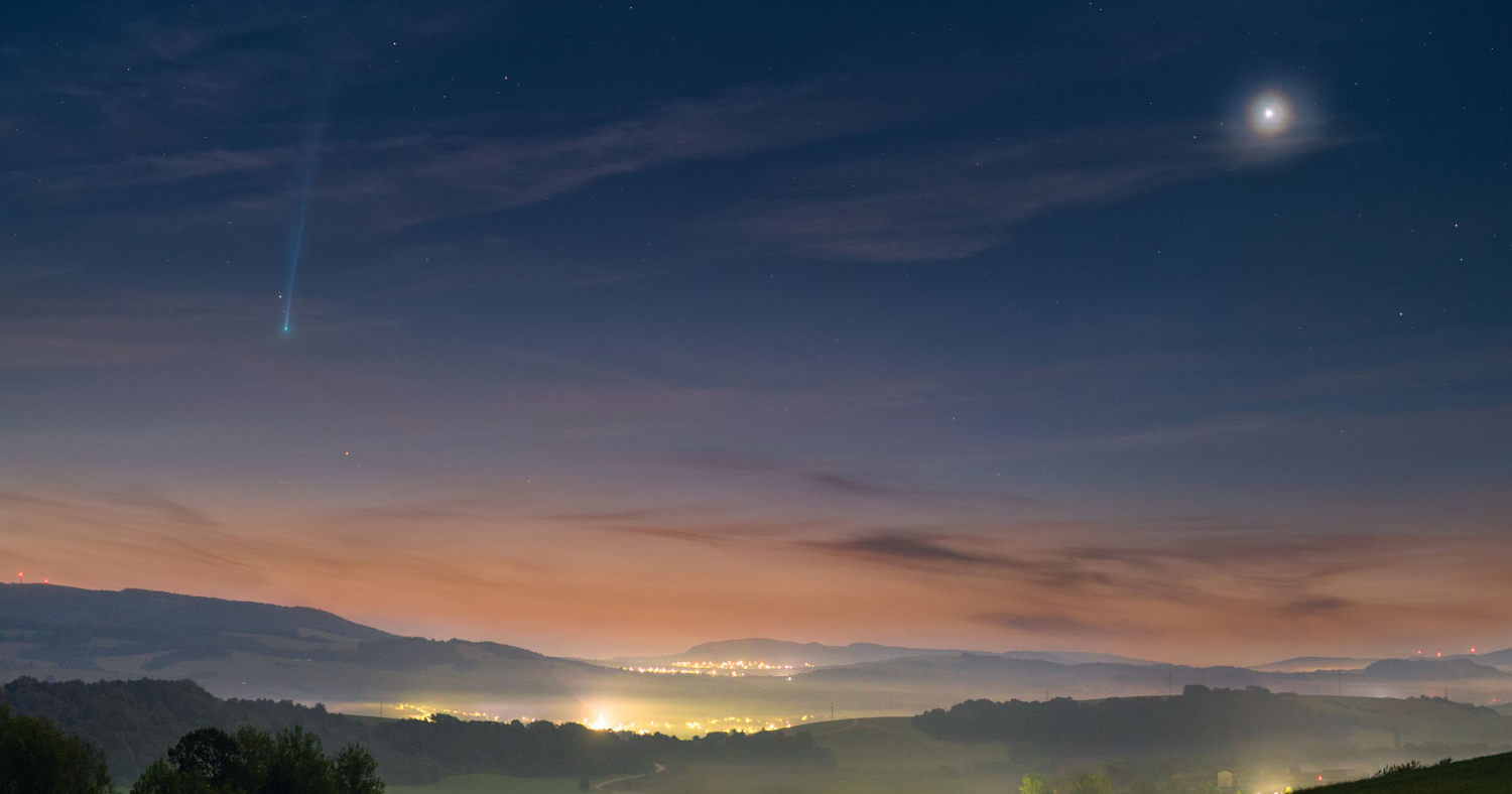 Fotógrafo flagra cometa Nishimura e planeta Vênus na mesma imagem