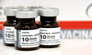 Queda na aplicação da vacina tríplice viral ocorreu em diferentes ritmos de 2006 a 2020