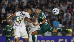 A 26ª rodada do Campeonato brasileiro terá o clássico paulista Palmeiras x Santos. Confira onde assistir ao confronto.