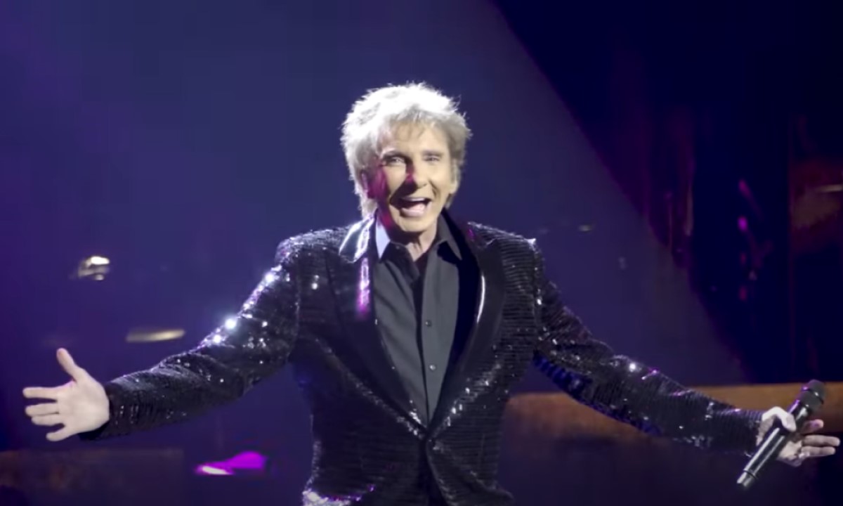 Cantor Barry Manilow bate recorde de Elvis