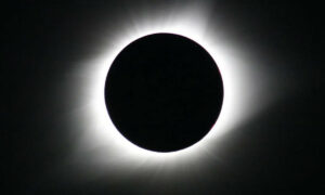 Ao vivo: como assistir online ao eclipse total do Sol nos EUA