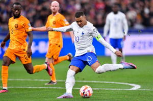 França goleou a Holanda no primeiro jogo entre os dois times nas eliminatórias da Eurocopa.