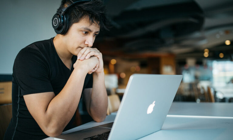 Burnout, Covid-19 e abuso de cafeína: veja novas condições classificadas como doenças do trabalho