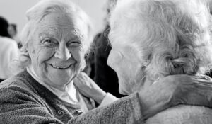 Satisfação com envelhecimento pode diminuir mortalidade de idosos, entenda