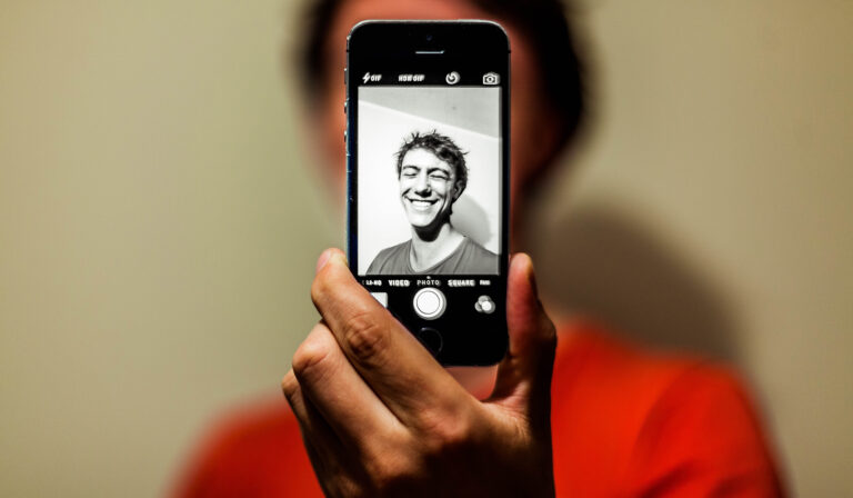 Selfies: estudo revela como elas podem ser usadas para comunicar