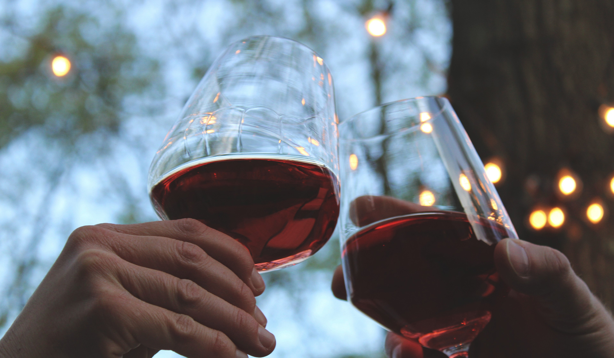 La ciencia explica los dolores de cabeza tras beber vino tinto