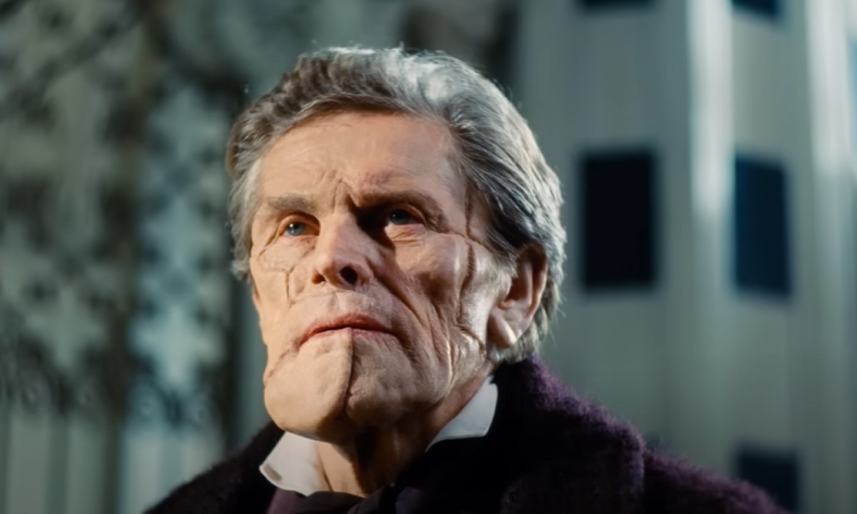 Willem Dafoe interpreta cientista em "Poor Things"