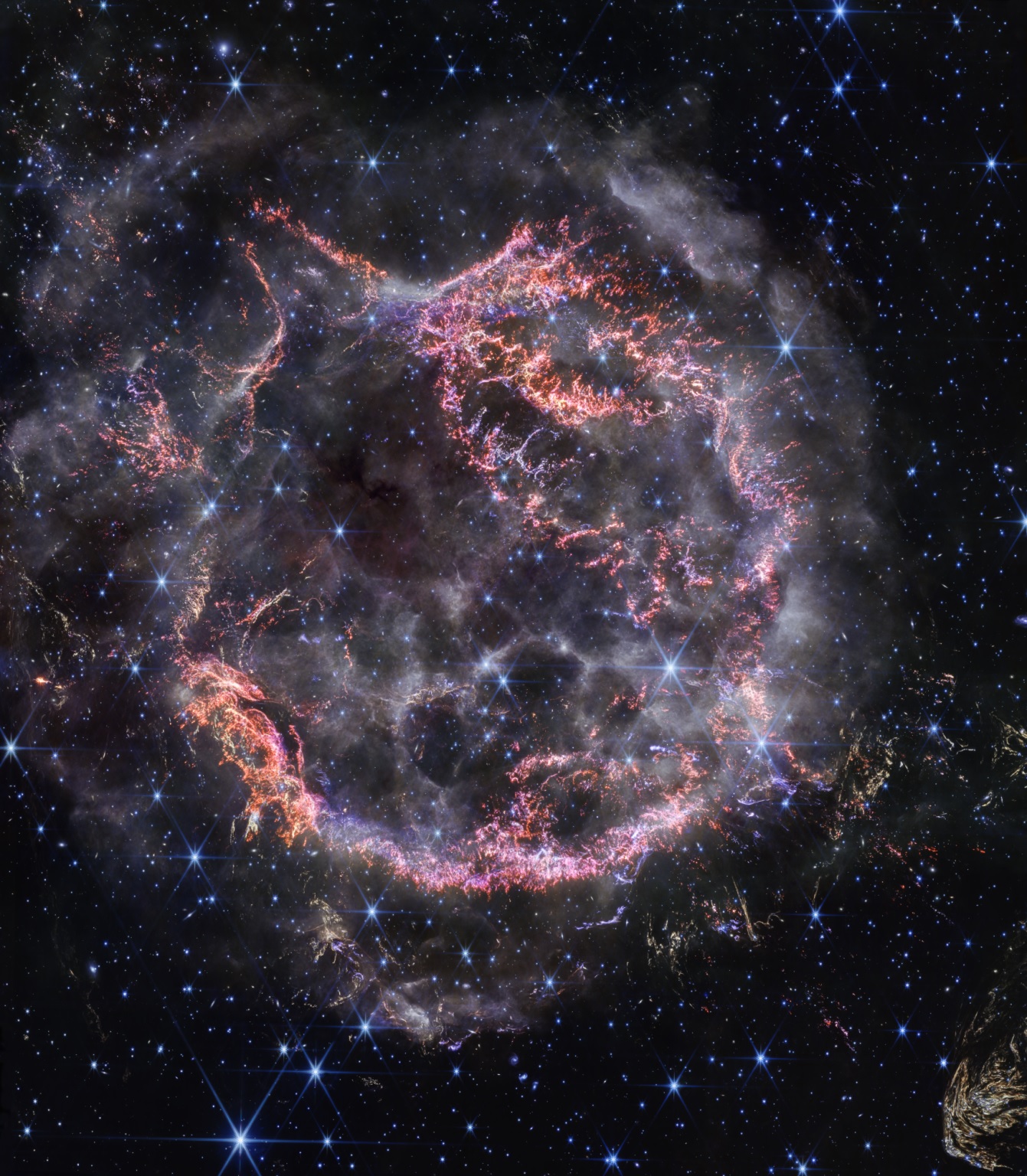 James Webb captura con una resolución sin precedentes una imagen de una explosión estelar ocurrida hace 340 años