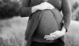 Hormônio liberado pelos fetos está por trás do enjôo forte na gravidez