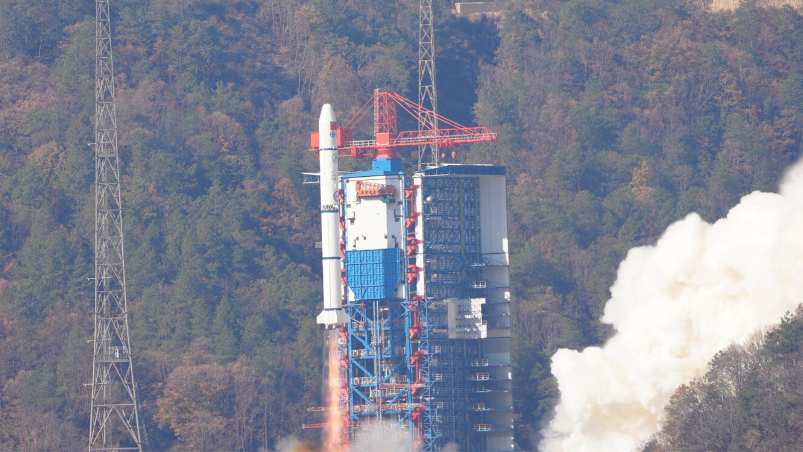 Foto do lançamento do satélite chinês Einstein Probe 