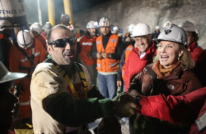 Por onde anda o líder dos 33 mineiros presos em mina no Chile