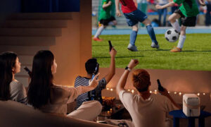 Assista futebol numa tela de 200” com este projetor Android em oferta