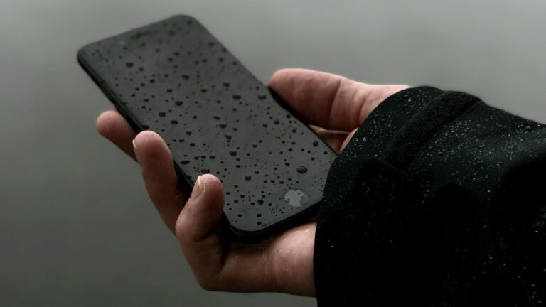 iPhone molhado na chuva