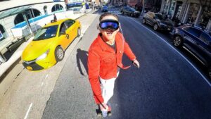 Youtuber CaseyNeistat usando o Apple Vision Pro em público