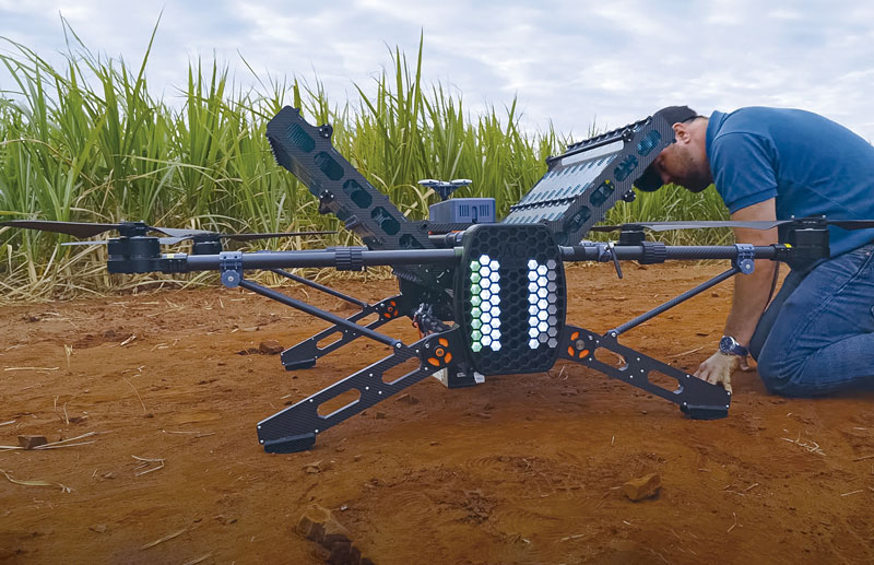 O Brasil já fabrica drones empregados na dispersão de herbicidas
