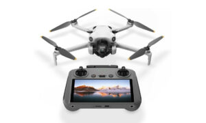 Drone DJI Mini 4 Pro tem controle com tela e sai até R$ 1.500 off