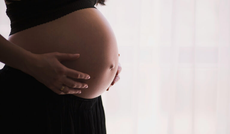 A gravidez aumenta a idade biológica da mãe, diz estudo