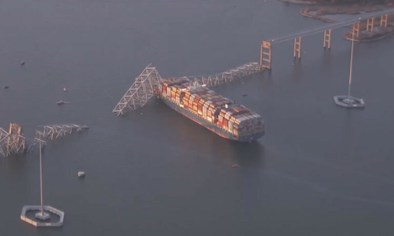 Veja ponte cair em segundos após colisão de navio em Baltimore, EUA