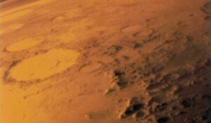 Impacto de asteroide em solo de Marte gerou mais 2 bilhões de crateras secundárias