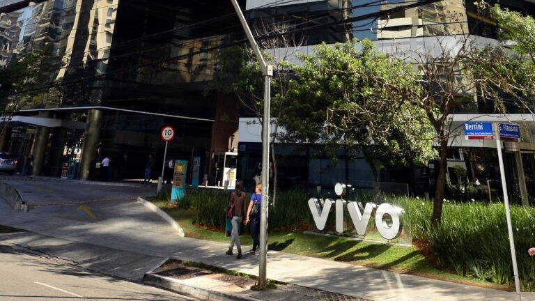 Vivo oferece 10 mil bolsas de aprendizagem para desenvolvimento de software e conhecimentos de IA