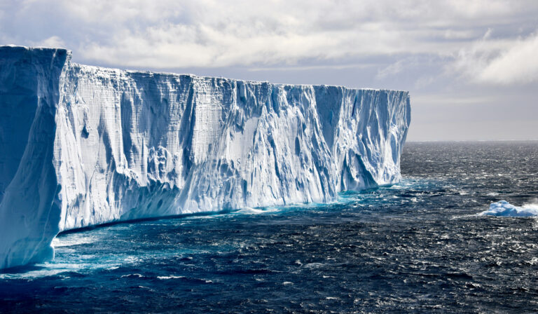 Correntes marítimas ameaçam plataformas de gelo da Antártida
